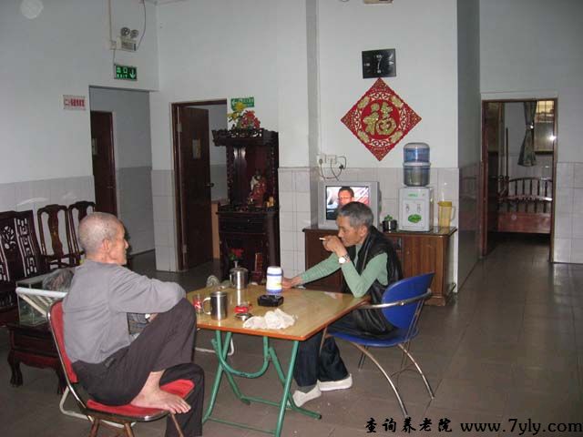 广州市东塱老人护养院老人们正在闲聊