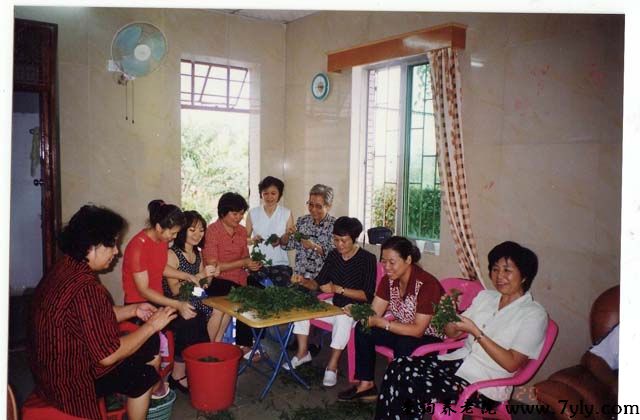 广州市九佛和盛康乐托老所一起劳动