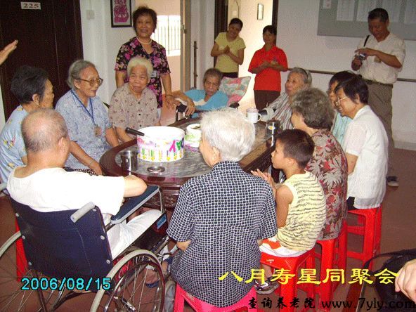 广州市昊琛养老院八月寿星同聚会