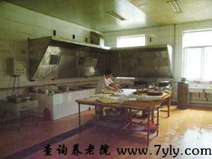 北京市长陵镇敬老院特大厨房为老人做菜