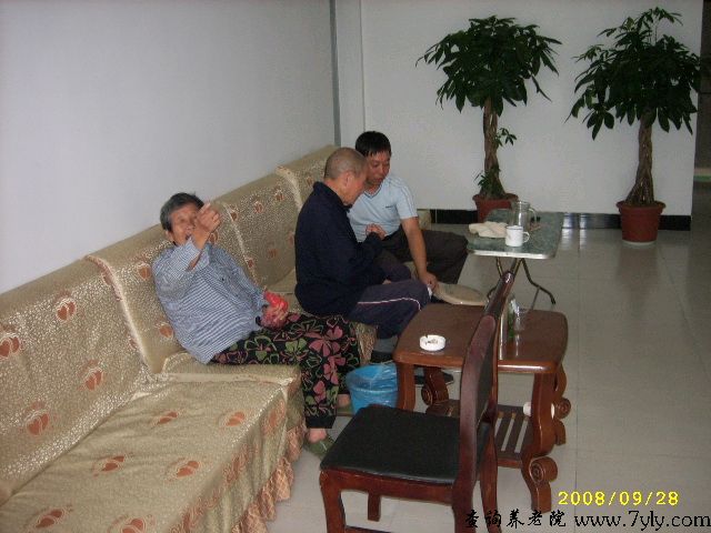 南京云华养老院老人们在大厅休息