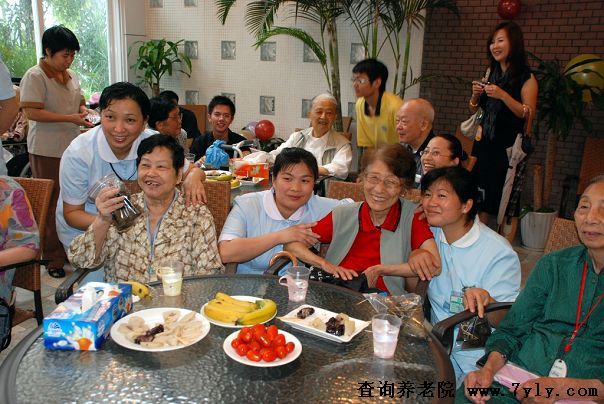 广州祈福护老公寓开心的节日生活