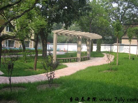 北京颐寿轩老年公寓公园休息亭子