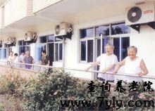 上海市宝山镇敬老院房间外