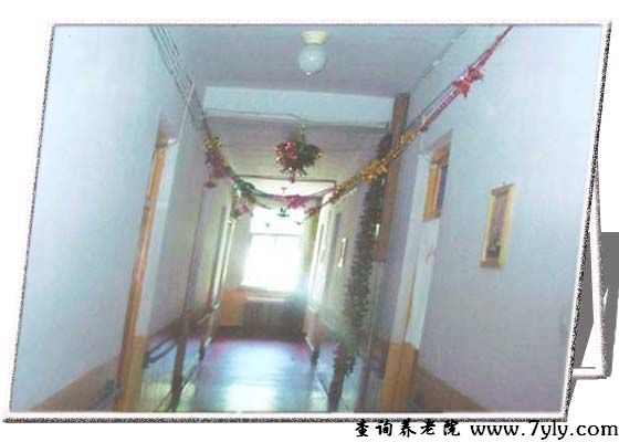 大连白云养老院明亮的走廊