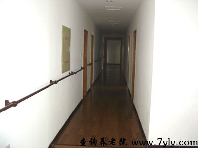 大连老铁山温泉康复养老院每个走廊都按有走廊