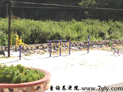 大连静秀养老院室外运动场所