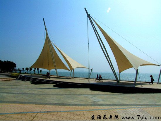 厦门市明爱老人服务中心附近的音乐广场