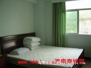 海南三亚大东海老年公寓海景豪华大床房