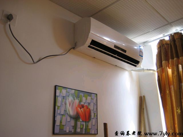 广州市虹桥老人托养中心房间内的空调