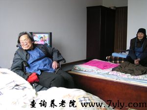 上海市奉贤区南桥镇关港养老院房内