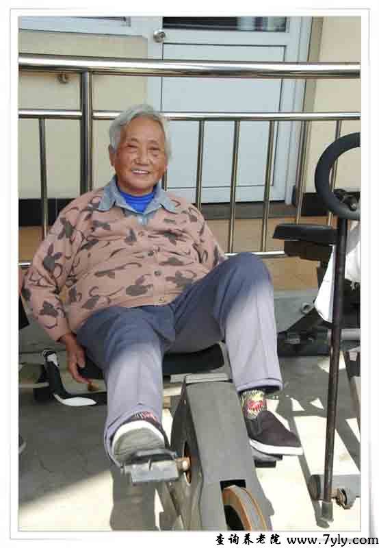 上海市九亭敬老院强身健体