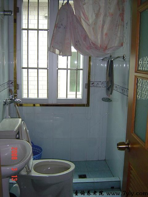 上海市三和养老院华漕分院卫生间