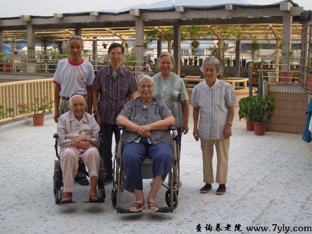 广州路加颐养院老人大合照