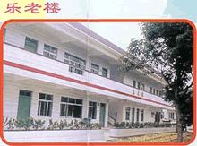 广州市钟落潭镇敬老院设有：娱乐室、电视室、健身室、阅览室、医务室、食堂等
