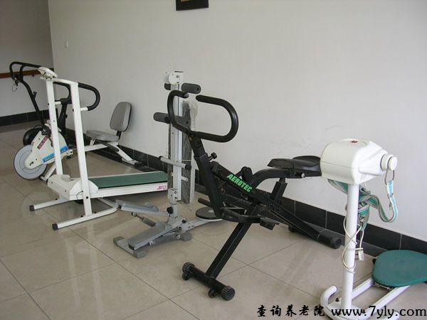 上海恩光敬老院健身房